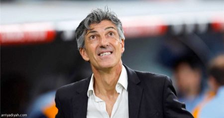 الشباب يفاوض الجواسيل