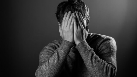 دراسة حديثة تكشف: التعرض للضوء الاصطناعي ليلًا يؤدي إلى الاكتئاب