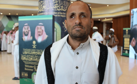 حُلمُ الكفيف اليمني "الخُديري" يتحقَّقُ.. مشاعرُ إيمانية تُبصِرُ النور في مكة