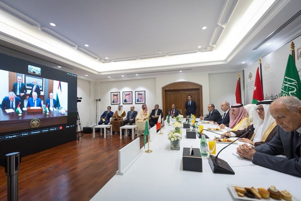 اللجنة الوزارية العربية تعقد اجتماعًا مع الرئيس الفلسطيني وتطالب إسرائيل بالسماح بدخول المساعدات للقطاع