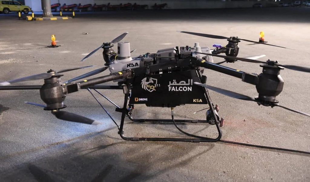 لأول مرة وبالذكاء الاصطناعي.. «الدفاع المدني» بالحج تطلق طائرة الدرون «صقر» ضمن الإطفاء والإنقاذ
