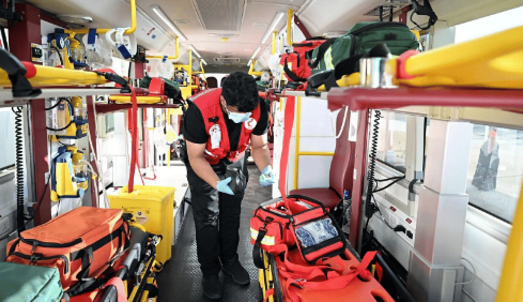 الهلال الأحمر بالمدينة يُكثّف جهوده الإسعافية لتفويج الحجاج عبر طريق الهجرة