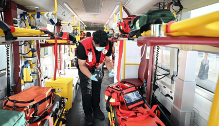 الهلال الأحمر بالمدينة يُكثّف جهوده الإسعافية لتفويج الحجاج عبر طريق الهجرة