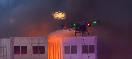 "درون" بفرضية إخماد حرائق بالعرض العسكري لقوات أمن الحج