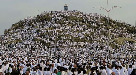 ضيوف الرحمن يبدأون التوافد إلى مشعر عرفات مساء اليوم