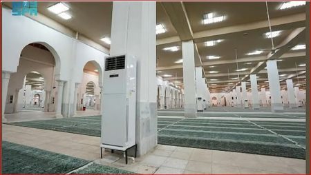 «الشؤون الإسلامية» تفرش 125 ألف متر مربع في مسجد نمرة بمشعر عرفات