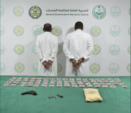 القبض على 3 أشخاص بتهمة ترويج حشيش مخدر في تبوك وجازان