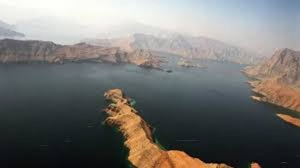 البرلمان الإيراني يوافق على إغلاق مضيق هرمز.. والقرار النهائي للسلطات الأمنية