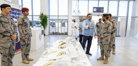 اللواء الركن الودعاني يقف ميدانيًا على سير العمل والخدمات المقدمة للحجاج بمنفذ جديدة عرعر