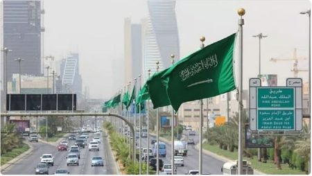 طقس المملكة الثلاثاء.. ارتفاع درجات الحرارة ونشاط للرياح وفرصة هطول أمطار على عدة مناطق