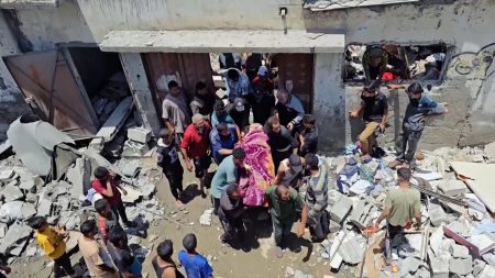 6 شهداء في قصف إسرائيلي دمر منزلا بمخيم النصيرات