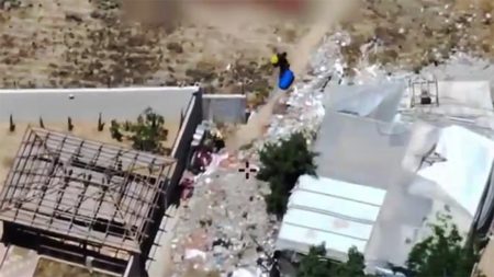 طفولة تحت القصف.. جريمة موثقة جديدة يرتكبها الاحتلال بغزة