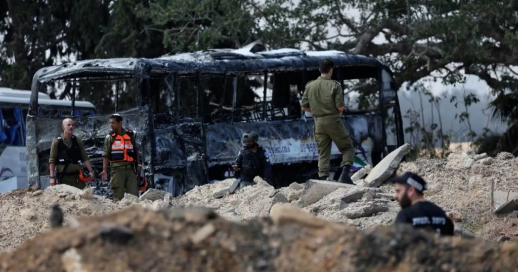 الموساد يُقصف في وضح النهار.. هكذا علق مغردون على تطورات الحرب الإيرانية الإسرائيلية
