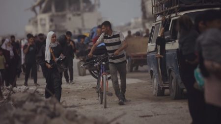 اكتظاظ سكاني متزايد في غرب غزة بسبب موجات النزوح