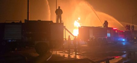 حريق هائل يلتهم معرضا تجاريا بسمنود.. والدفع بـ8 سيارات إطفاء للسيطرة على النيران