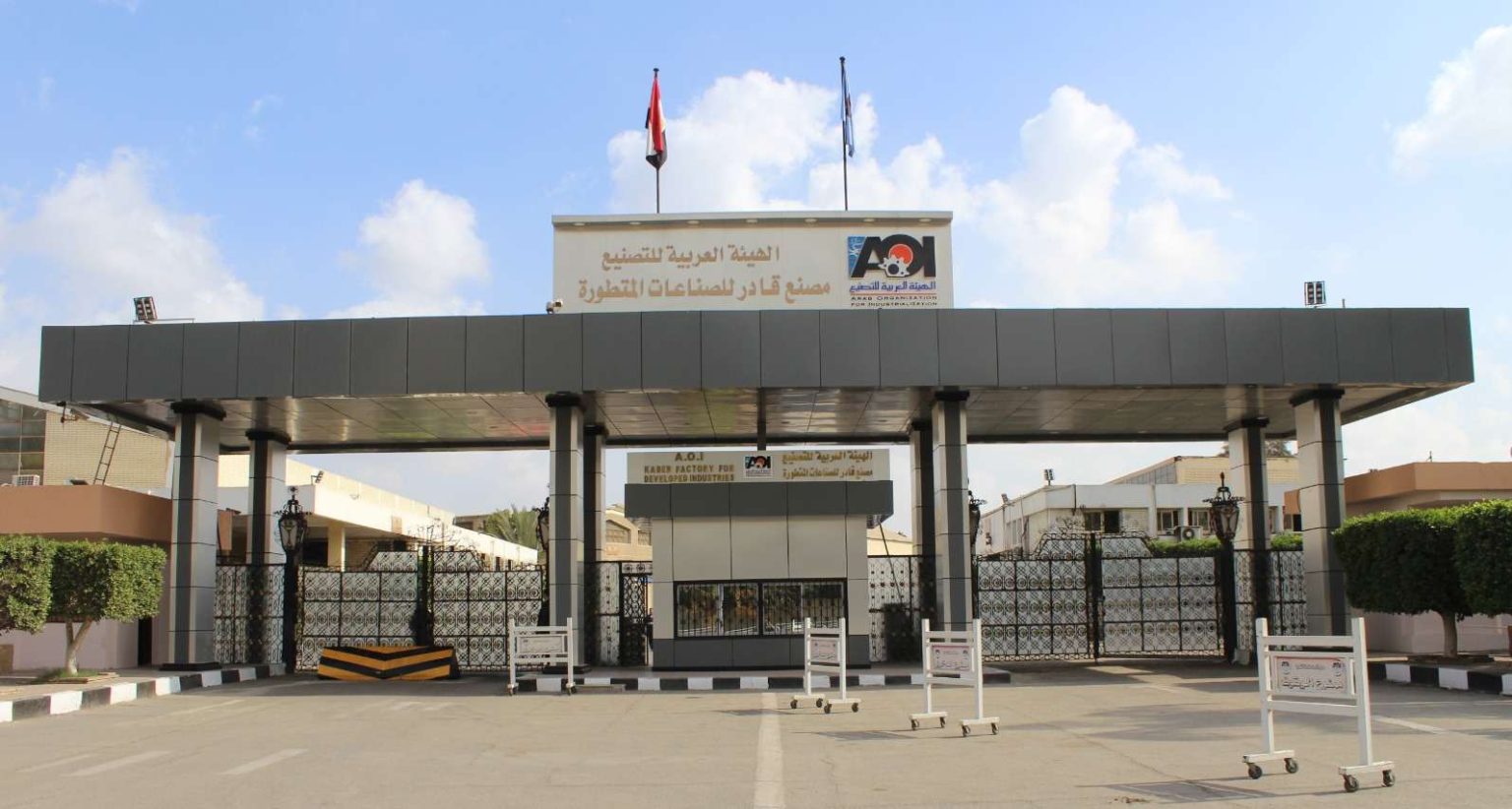 مصنع “قادر” ينتج بنوكا ومراكز تكنولوجية متنقلة بأيادٍ مصرية وبمواصفات عالمية