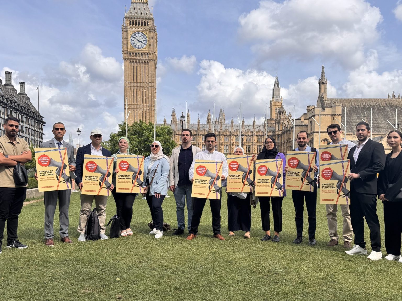 تجميد إجراءات الإقامة يفاقم معاناة اللاجئين السوريين في بريطانيا
