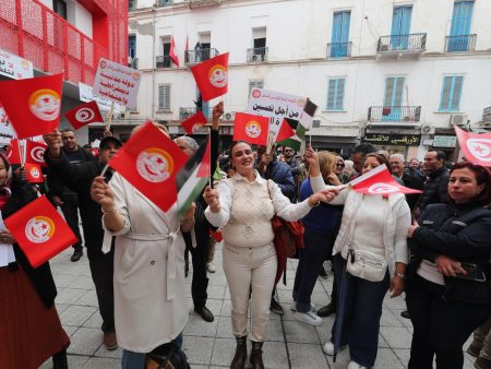 دعوة لإضراب شامل بقطاع النقل البري في تونس
