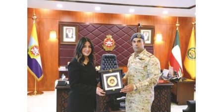 نائب رئيس الأركان بحث تعزيز العمل العسكري المشترك مع قائد القيادة المركزية الأميركية