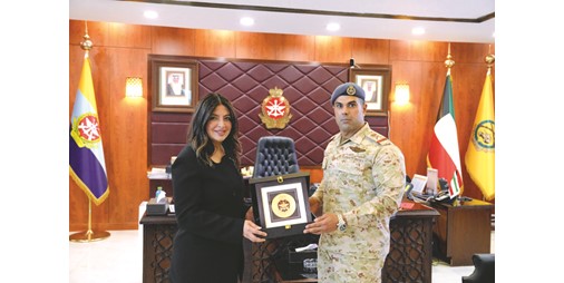 نائب رئيس الأركان بحث تعزيز العمل العسكري المشترك مع قائد القيادة المركزية الأميركية