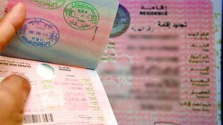 «الهوية والجنسية»: لا صحة لما يُتداول عن منح الإقامة الذهبية مدى الحياة لجنسيات محددة