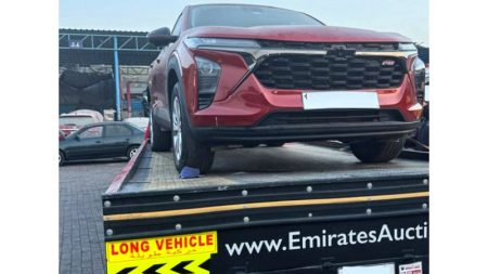 شرطة دبي تضبط صاحب فيديو القيادة المتهورة على كتف الطريق