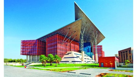 إلزام موكّل بسداد أتعاب مكتب محاماة وتعويضه