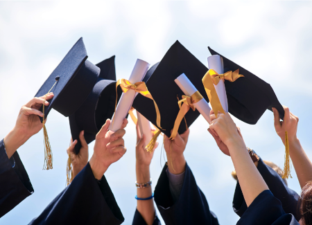 إلى متفوقي الثانوية.. تعرفوا إلى المنح الجامعية المتوفرة داخل الدولة