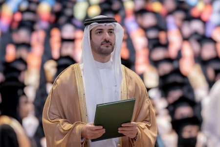 سلطان بن أحمد القاسمي يوجه بتخصيص منح دراسية لأوائل الثانوية العامة على مستوى الدولة في جامعة الشارقة