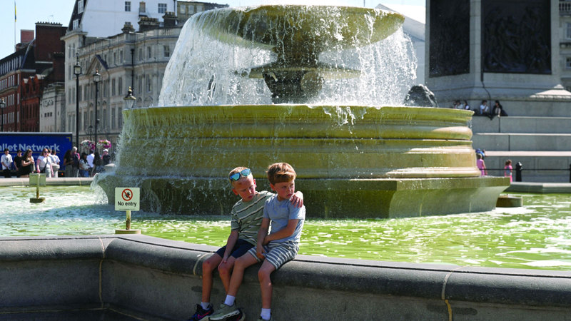 الموجة الحارة في أوروبا تحفزها على تسريع خفض الانبعاثات الكربونية