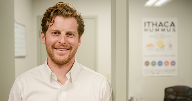 “امبراطور الحمّص”.. بدأ مشروعه بـ 450 دولاراً والآن يربح 50 مليوناً سنوياً