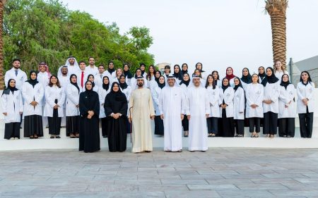 محمد بن راشد يلتقي أوائل خريجي جامعة محمد بن راشد للطب والعلوم الصحية