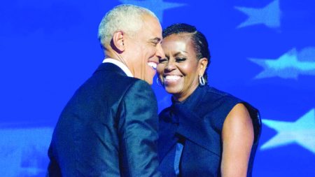 باراك وميشيل أوباما ينفيان تكهنات أحاطت بزواجهما