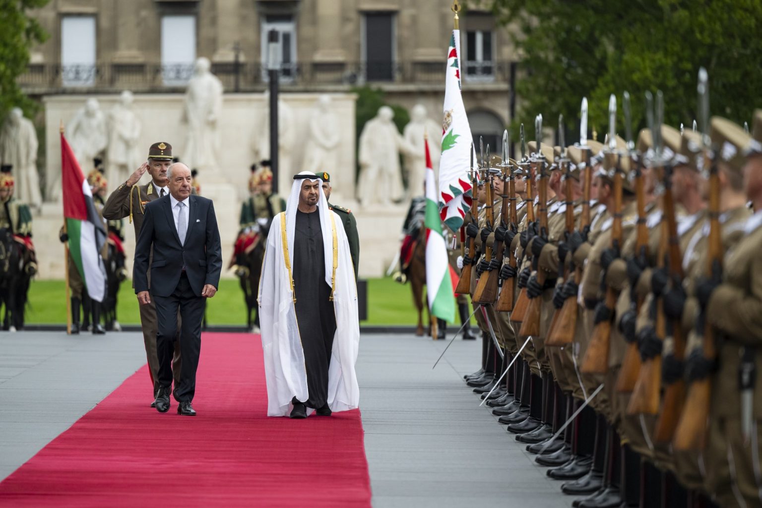 رئيس الدولة: نؤكد حرص الإمارات على مواصلة بناء جسور التعاون التنموي مع المجر