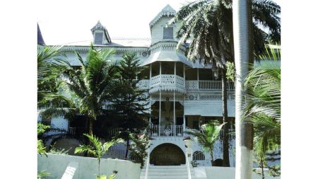 حرق فندق «أولوفسون» يثير حزناً وطنياً على الرمز الثقافي لهايتي