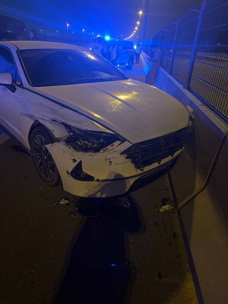 شرطة دبي تنقذ سائقًا تعطّل مثبت السرعة في مركبته على شارع الشيخ محمد بن زايد