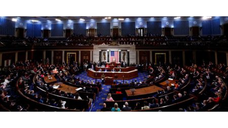 نواب جمهوريون وديمقراطيون يسعون لرأب الانقسام حول قانون إصلاح الهجرة الأميركي