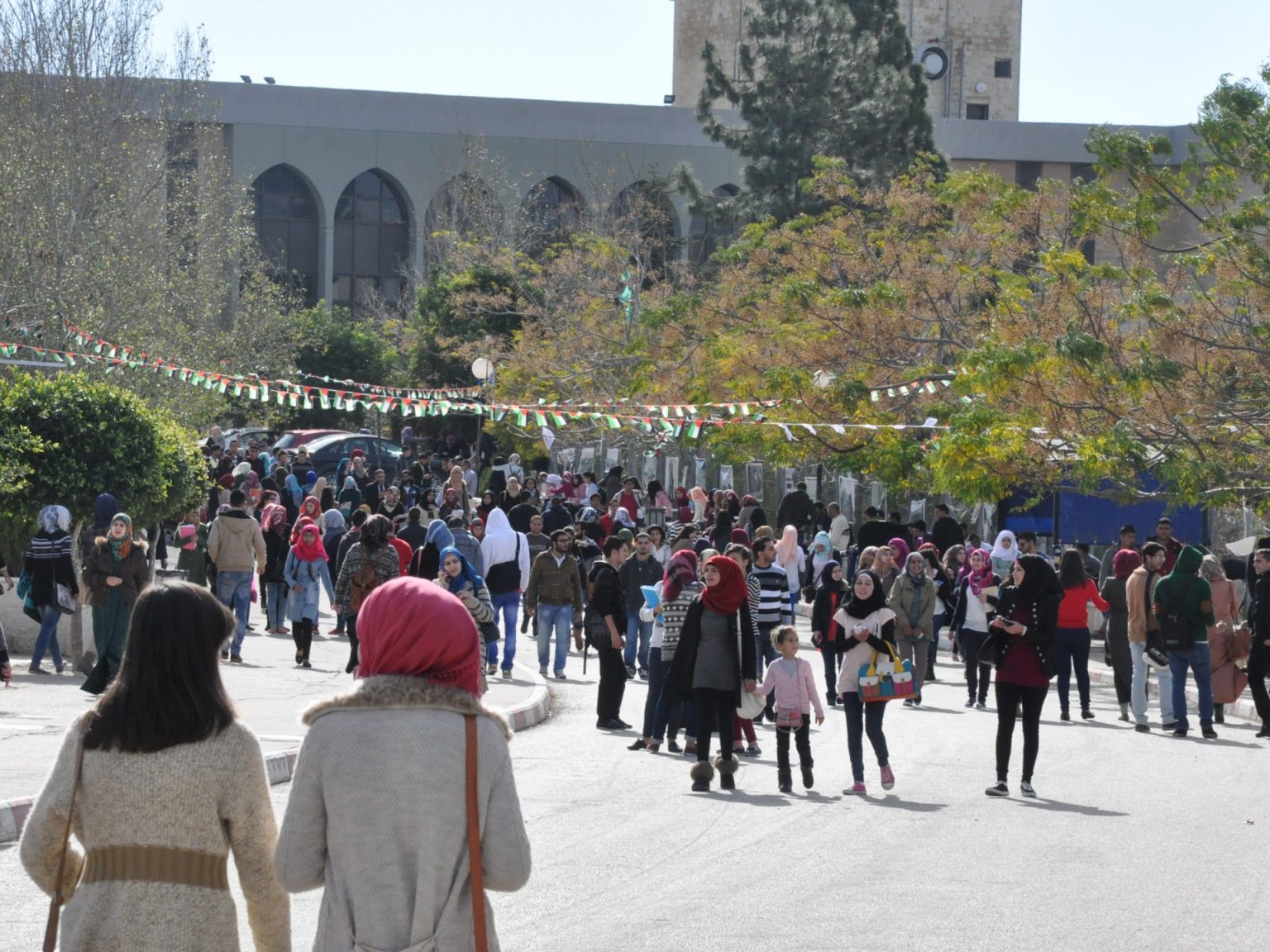 قانون “عنصري” يقطع التواصل الأكاديمي بين “طلبة الداخل” والجامعات الفلسطينية