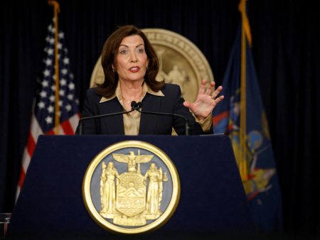 حاكمة نيويورك تدعو ترامب لتعزيز الأمن ضد تهديدات الطائرات المسيّرة