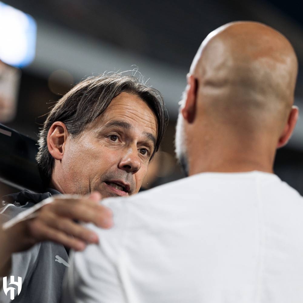 اللي نام و«ما شفش حاجة»
«اصح وشوف..
الهلال عامل إيه»..
وعيد «المتش»
واتفرج عليه..