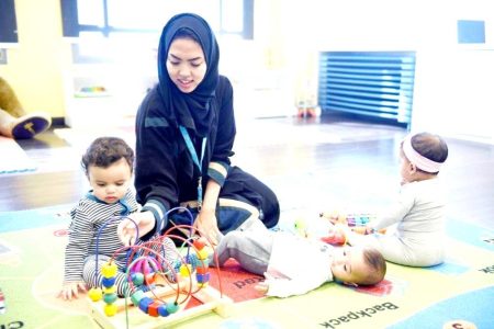 بدء صرف منفعة الأمومة للأمهات العاملات في القطاعين العام والخاص