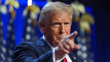 ترمب: سنفرض 25 % رسوماً جمركية على اليابان وكوريا الجنوبية