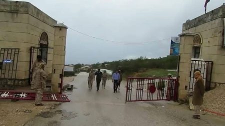 أمن المهرة: القبض على قيادي حوثي حاول الفرار بجواز دبلوماسي مزوّر