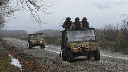 قتيلان واعتراض 155مسيرة.. هجوم أوكراني يستهدف مدناً روسية