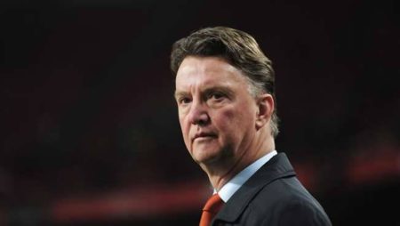 بعد 3 سنوات.. لويس فان غال يهزم السرطان