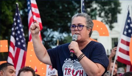 ترمب يهدد بسحب الجنسية من ممثلة أمريكية شهيرة