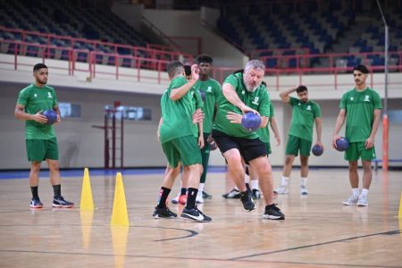 جلسات فنية وبدنية وقانونية تدعم جاهزية أخضر اليد قبل المونديال