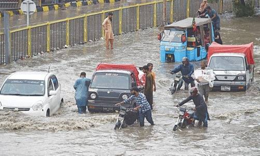 باكستان تواجه كارثة الفيضانات.. 104 ضحايا ودمار واسع في «الأمطار الموسمية»