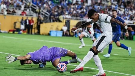 «الأسد» بونو يتصدر التشكيل المثالي لكأس العالم للأندية