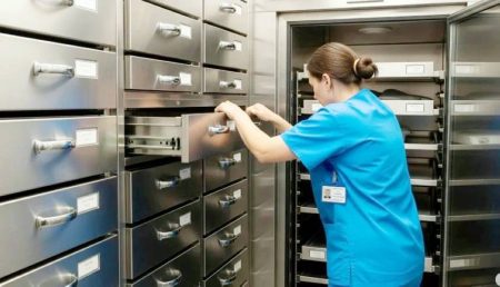 عاملة «مشرحة» تكشف: سلوكيات غير متوقعة للموت